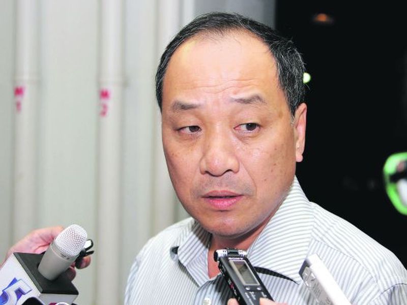 Singaporeu00e2u20acu2122s Workersu00e2u20acu2122 Party chief Low Thia Khiang (pic)  offers his condolences to Prime Minister Lee Hsien Loong. u00e2u20acu2022 Today pic