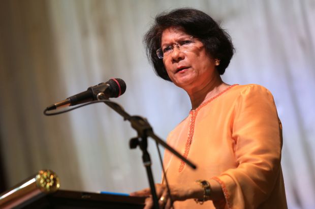 Datuk Noor Farida Ariffin speaking at the u00e2u20acu02dcRestoring Faith In Our Constitutionu00e2u20acu2122 dinner dialogue last night. u00e2u20acu2022 Picture by Saw Siow Feng