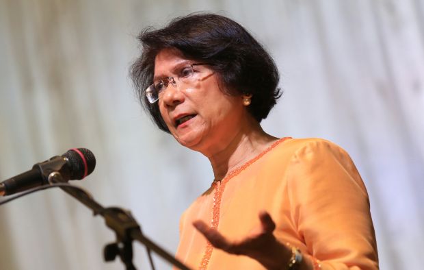 Datuk Noor Farida Ariffin speaking at the u00e2u20acu02dcRestoring Faith In Our Constitutionu00e2u20acu2122 dinner dialogue last night. u00e2u20acu2022 Picture by Saw Siow Feng