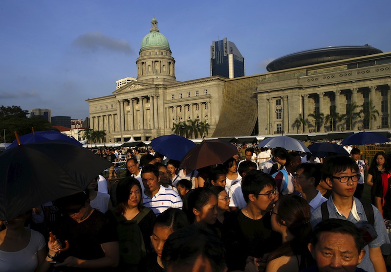 People queue up to pay their respects to the late first prime minister Lee Kuan Yew at the Padang grounds outside the Parliament House in Singapore March 28, 2015. u00e2u20acu201d Reuters pic