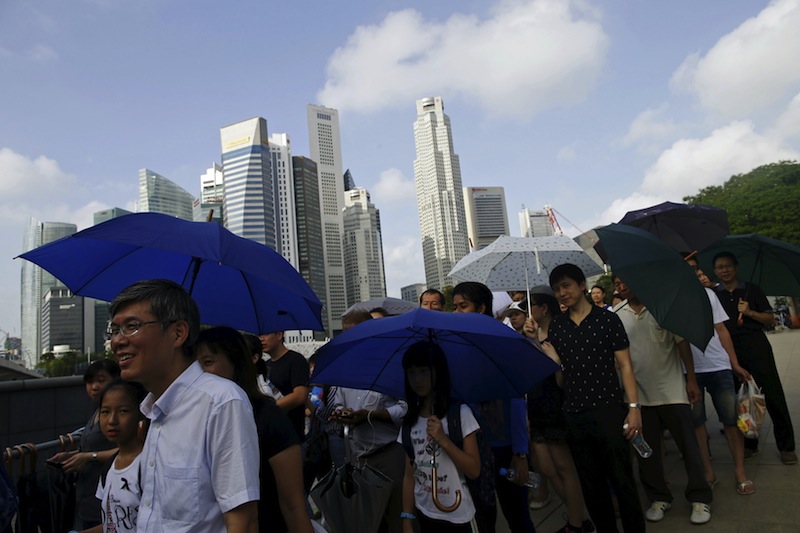People queue up to pay their respects to the late first prime minister Lee Kuan Yew at the Padang grounds outside the Parliament House in Singapore March 28, 2015. u00e2u20acu201d Reuters pic