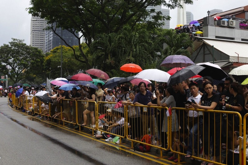 Members of the public queue up to pay their respect to Singapore's late former prime minister Lee Kuan Yew in Singapore on March 29, 2015. u00e2u20acu201d TODAY pic
