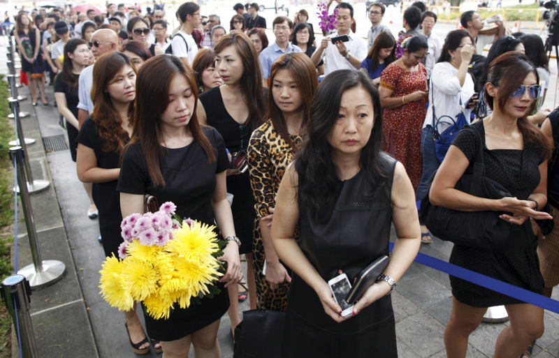 People queue up to pen their condolences as they mourn the passing of former prime minister Lee Kuan Yew outside the Istana in Singapore March 23, 2015. u00e2u20acu201d Reuters pic