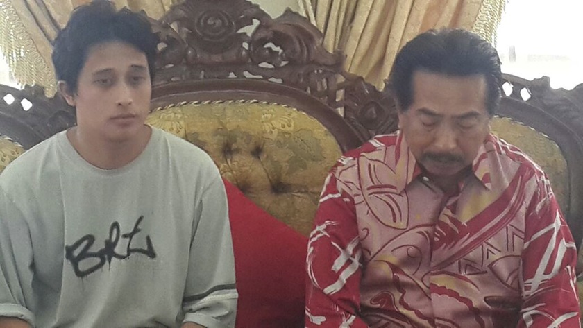 Zakiah (left) and Musa Aman in a news conference in Sandakan March 7, 2015.