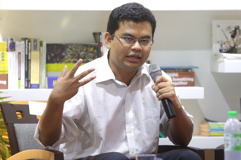 PKR Youth chief strategist Akmal Nasir speaks during the forum titled 'Black 14 Forum: from Reformasi to #KitaLawan' in Petaling Jaya, April 14, 2015. u00e2u20acu201d Picture by Choo Choy May