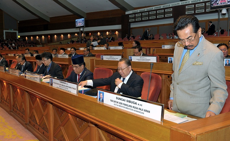Sabah Chief Minister Datuk Seri Musa Aman (right) at the Sabah State Assembly, Kota Kinabalu,  April 13, 2015. u00e2u20acu201d Bernama pic