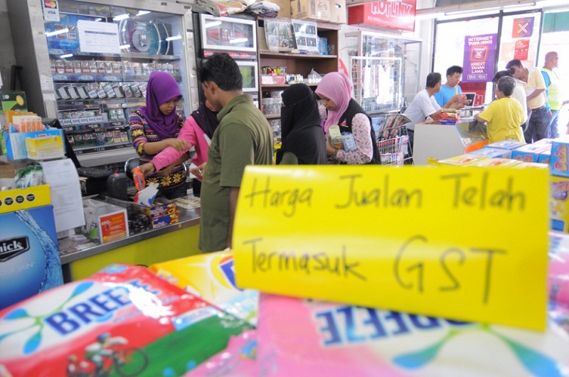 Customers are seen buying groceries from a mini market in Permatang Pauh, April 28, 2015. u00e2u20acu201d Picture by K.E. Ooi