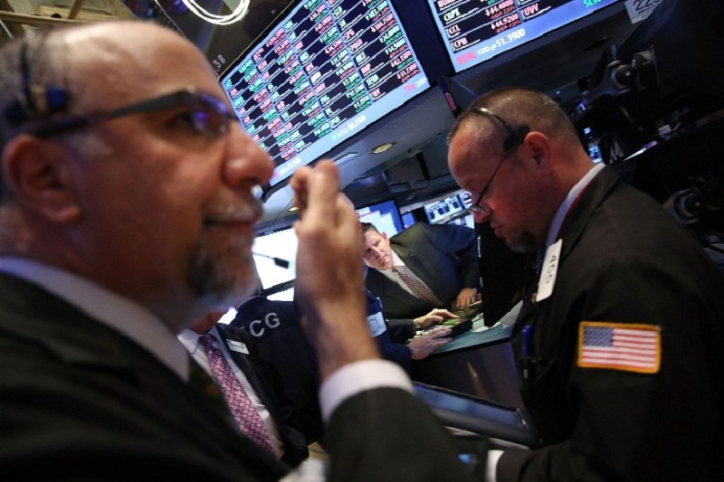 Traders work on the floor of the New York Stock Exchange (NYSE) on April 29, 2015 in New York City. u00e2u20acu201d AFP pic