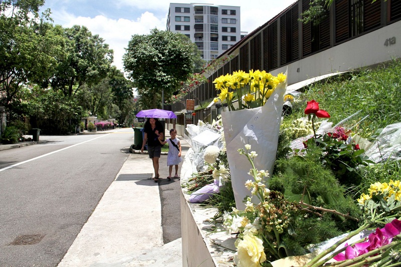After his death, many Singaporeans left floral tributes near the late Mr Lee Kuan Yewu00e2u20acu2122s Oxley Road home. u00e2u20acu201d TODAY pic