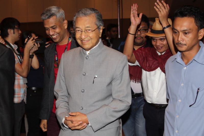 Tun Dr Mahathir Mohamad arrives at the Social Media Week in Kuala Lumpur, April 23, 2015. u00e2u20acu2022 Picture by Choo Choy May