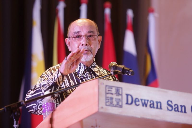 Tan Sri Syed Hamid Albar speaks at the ASEAN Peoplesu00e2u20acu2122 Forum in Kuala Lumpur, April 22, 2015. u00e2u20acu201d Picture by Choo Choy May