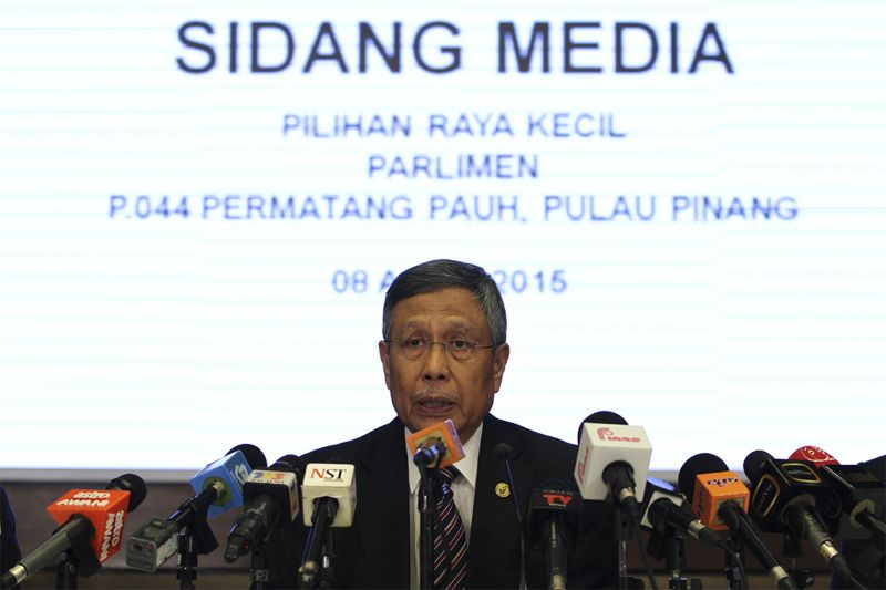Election Commission (EC) Chairman, Tan Sri Abdul Aziz Mohd Yusof speaks to members of the media during press conference at Election Commission Malaysia Tower in Putrajaya, April 8, 2015. u00e2u20acu2022 Picture by Yusof Mat Isa