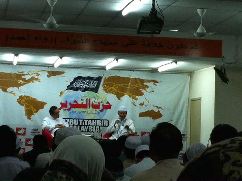 Hizbut Tahrir Malaysia spokesman Ustaz Abdul Hakim Othman (right) speaks at a seminar on hudud in Bangi April 26, 2015. u00e2u20acu201d Picture by Boo Su-Lyn