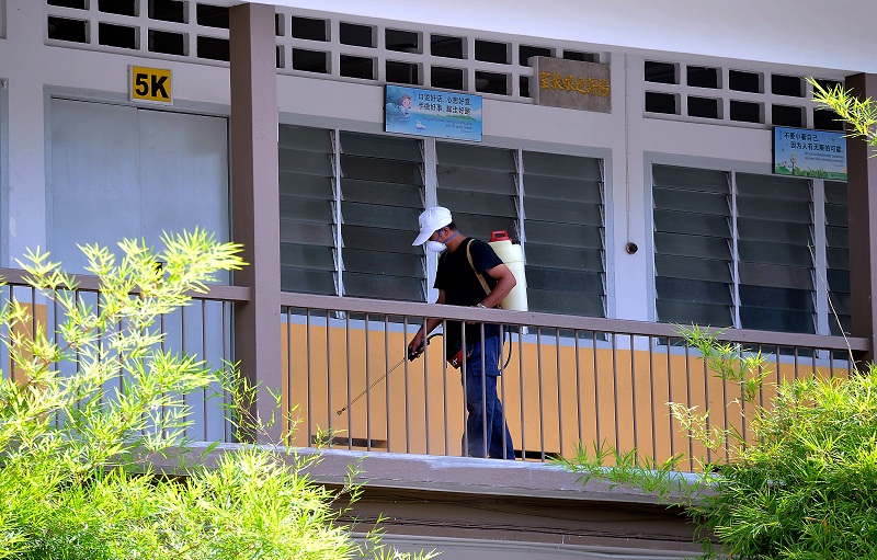 A worker from the Malacca Health Department is seen disinfecting the corridors of SJK(C) Pay Teck in Malacca, following the death of a student suspected of being infected with Influenza A (H1N1) on April 15, 2014. u00e2u20acu201d Bernama pic