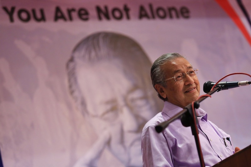 Tun Dr Mahathir Mohamad chairs the 'Bicara Negarawan' on current issues at Taman Melawati, Hulu Kelang, APril 25, 2015.u00c2u00a0u00e2u20acu201d Picture by Saw Siow Feng