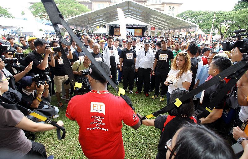 Sarawak Chief Minister Tan Sri Adenan Satem and Youth and Sports Minister Khairy Jamaluddin seen between exercises after Adenan launched Fit Malaysia in Sarawak in Padang Merdeka, Kuching. u00e2u20acu201d Bernama pic