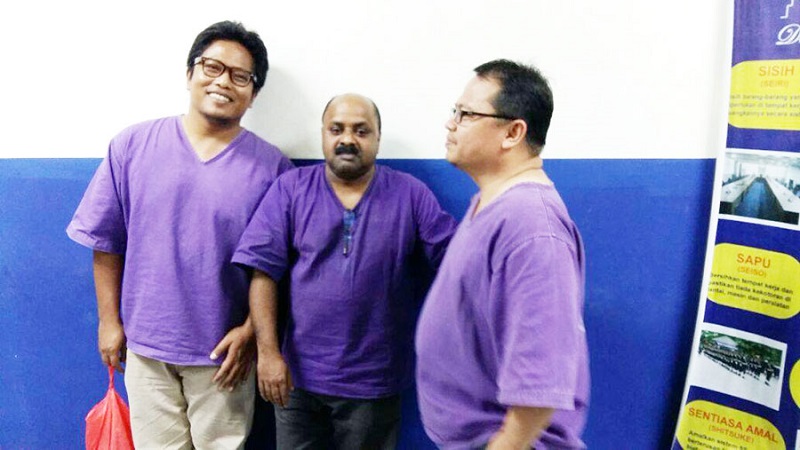 The Malaysian Insider editors Amin Shah Iskandar (left), Lionel Morais and Zulkifli Sulong at the Jinjang police station lock-up before they were released yesterday. u00e2u20acu201d file pic