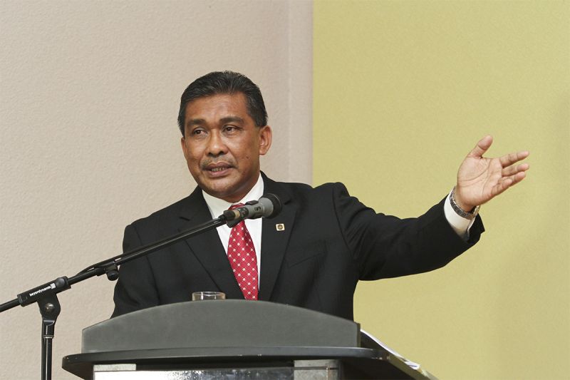 Datuk Takiyuddin Hassan delivers a speech during the implementation of Hudud in Malaysia seminar at the Masjid Tuanku Mizan Zainal Abidin in Putrajaya, April 1, 2015. u00e2u20acu201d Picture by Yusof Mat Isa
