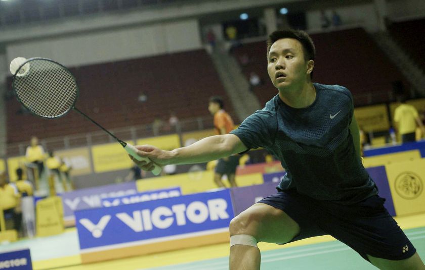 Zulfadli Zulkifli, 22, the country's lone hope in the men's singles, went down tamely to China's Tian Houwei, 21-5 and 21-7 in just 33 minutes.  u00e2u20acu201d Bernama pic