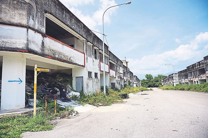 The long-abandoned buildings in Bukit Beruntung raise a lot of red flags in terms of safety, says an MRCB engineer. u00e2u20acu201d Picture by Ahmad Zamzahuri