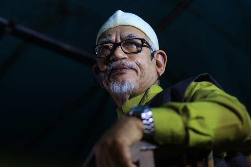 PAS president Datuk Seri Abdul Hadi Awang attends the anti-GST rally Himpunan Derita Rakyat (Hindar) at Padang Merbok, April 11, 2015. u00e2u20acu201d Picture by Saw Siow Feng