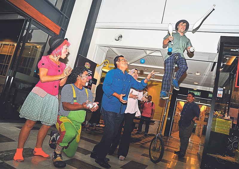 Communications and Multimedia Minister Datuk Seri Ahmad Shabery Cheek and Special Adviser to the Prime Minister for Women and Social Development Affairs Datuk Seri Shahrizat Abdul Jalil watch a circus act at Publika. u00e2u20acu201d Picture by Fikri Yusof