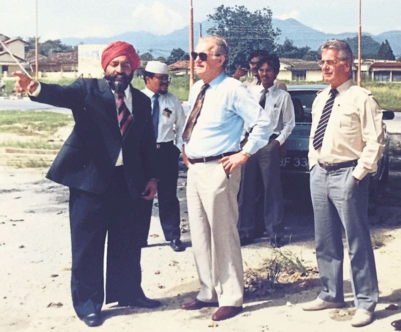 Darshan with Herbert Schumann, Velodrome Rakyat Architect from Germany and Ron Webb, Track Builder from Australia at Velodrome Rakyat site. — Malay Mail pic