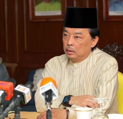 The Regent of Pahang Tengku Abdullah Sultan Ahmad Shah attends a talk on flood measures taken by the state in Wisma Seri Pahang, Kuantan, December 2, 2014. u00e2u20acu201d Bernama pic