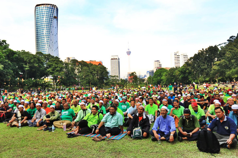 Hundreds of people gather for the anti-GST rally Himpunan Derita Rakyat (Hindar) at Padang Merbok, April 11, 2015. u00e2u20acu201d Picture by Saw Siow Feng