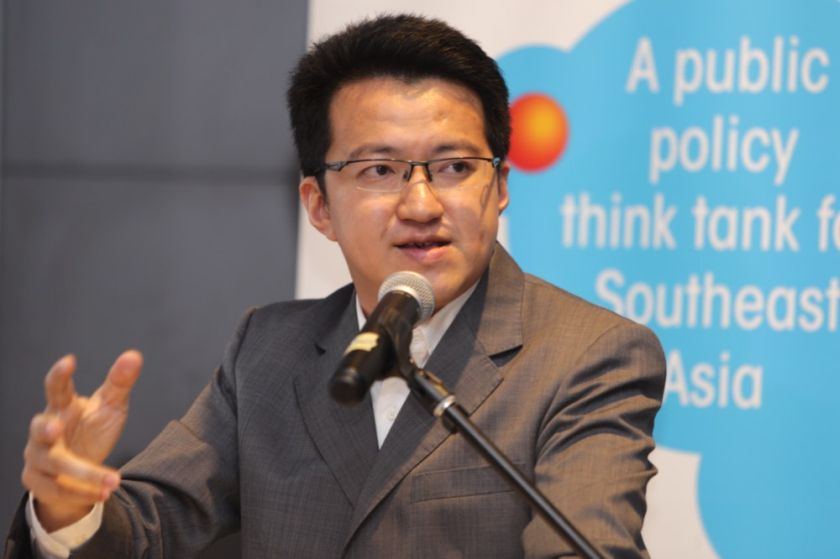 Liew Chin Tong speaks at a forum titled ,The Malaysian Parliament: Reforms and Barriers, at the Jeffrey Cheah Institute on Southeast Asia at Sunway University, April 28, 2015. u00e2u20acu201d Picture by Choo Choy May