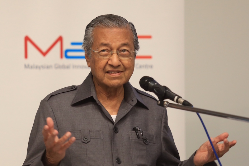 Tun Dr Mahathir Mohamad speaks during #WYSK Global Leadership Series: Vision 2020 in Cyberjaya April 4, 2015. u00e2u20acu201d Picture by Saw Siow Feng