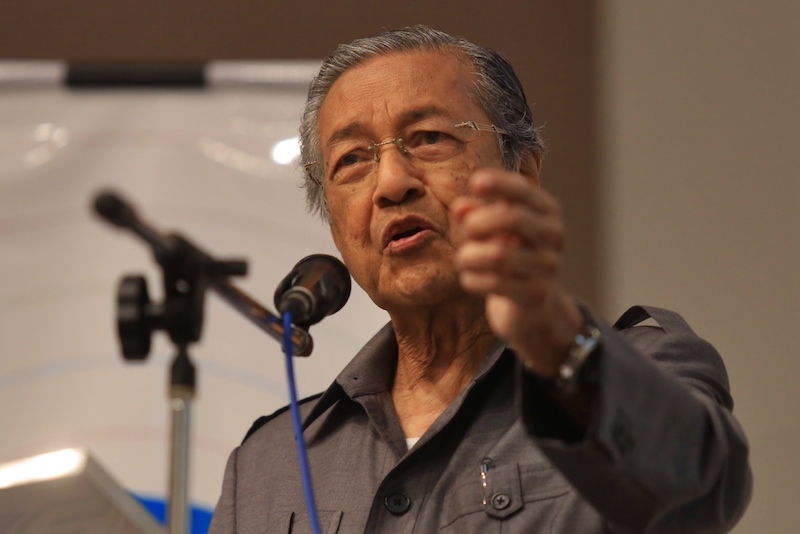 Tun Dr Mahathir Mohamad speaks during #WYSK Global Leadership Series: Vision 2020 in Cyberjaya April 4, 2015. u00e2u20acu201d Picture by Saw Siow Feng