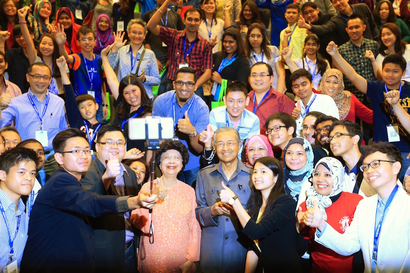 Tun Dr Mahathir Mohamad and his wife Tun Dr Siti Hasmah Mohamad Ali pose for a selfie with participants of #WYSK Global Leadership Series: Vision 2020 in Cyberjaya April 4, 2015. u00e2u20acu201d Picture by Saw Siow Feng