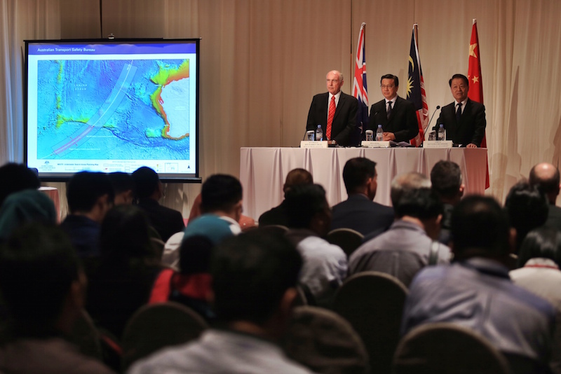 Australian Deputy Prime Minister Warren Truss, Transport Minister Datuk Seri Liow Tiong Lai and his Chinese counterpart Yang Chuan Tang address a news conference on the search for flight MH370 in Kuala Lumpur April 16, 2015. u00e2u20acu201d Picture by Saw Siow Feng