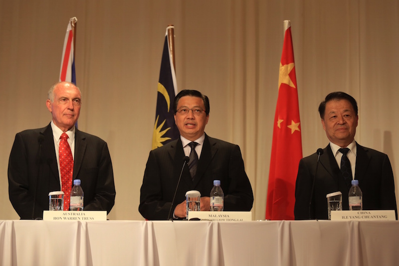 Australian Deputy Prime Minister Warren Truss, Transport Minister Datuk Seri Liow Tiong Lai and his Chinese counterpart Yang Chuan Tang address a news conference on the search for flight MH370 in Kuala Lumpur April 16, 2015. u00e2u20acu201d Picture by Saw Siow Feng
