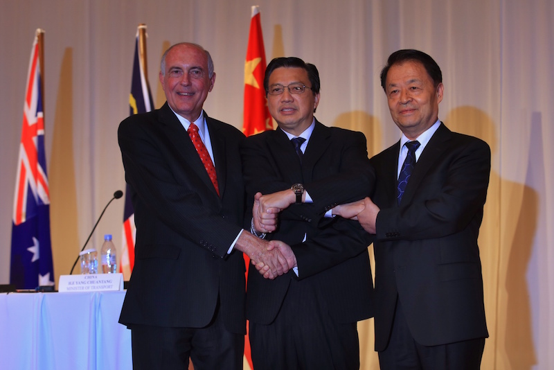 Australian Deputy Prime Minister Warren Truss, Transport Minister Datuk Seri Liow Tiong Lai and his Chinese counterpart Yang Chuantang are pictured during a press conference on the search for flight MH370 in Kuala Lumpur April 16, 2015. u00e2u20acu201d Picture by Saw