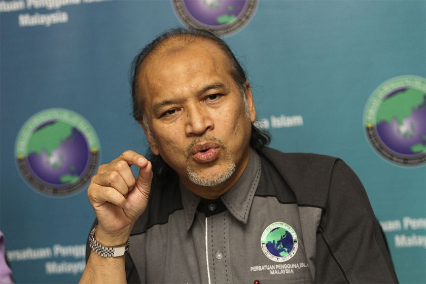 PPIM chief Datuk Nadzim Johan speaks to the members of the media during a press conference at the Sembang-Sembang Cafu00c3u00a9, Kuala Lumpur., April 9, 2015. u00e2u20acu201d Picture by Yusof Mat Isa
