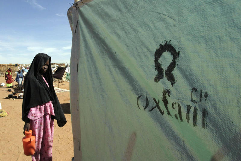 Toilets set up by Oxfam in the Abu Shouk refugee camp in Sudan's northern Darfur region, November 30, 2014. Oxfam has hit out at a World Bank bank unit for rights violations. u00e2u20acu201d AFP Pic