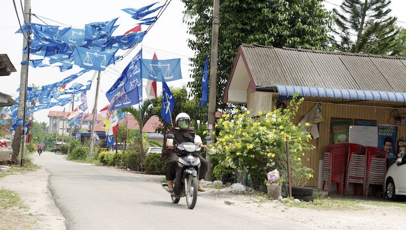 Barisan Nasional flags are seen in Kampung Permatang Tengah in Bukit Mertajam April 8, 2015 ahead of the Permatang Pauh by-election, which will be held on May 7. u00e2u20acu201d Bernama pic