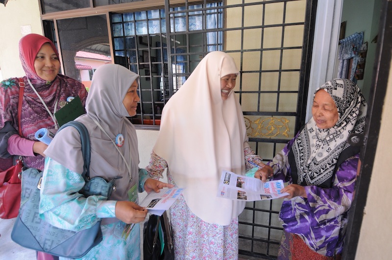 PAS Muslimah from various state campaigning in Permatang Pauh by-election , April 29, 2015. u00e2u20acu201du00c2u00a0Picture by K.E. Ooi