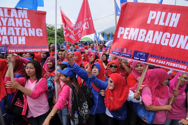 Barisan Nasional supporters showing their support during the Permatang Pauh by-election nomination in Permatang Pauh, Penang. April 25, 2015. u00e2u20acu201du00c2u00a0Picture by K.E. Ooi