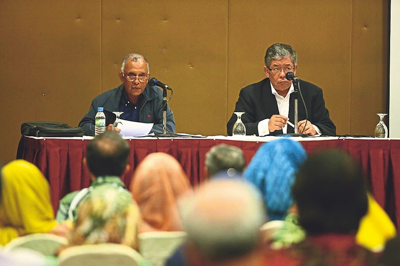 Sheriff (left) called for the setting up of a select committee on the nationu00e2u20acu2122s finances and annual budget. u00e2u20acu201d Picture by Azneal Ishak