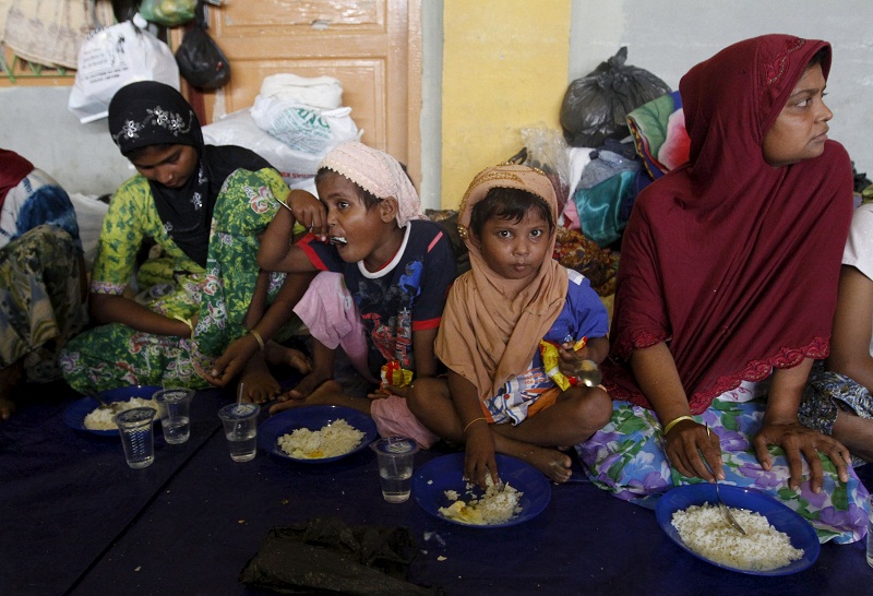 Migrants believed to be Rohingya take their breakfast inside a shelter after being rescued from boats at Lhoksukon, in Indonesia's Aceh Province May 12, 2015. u00e2u20acu201d Reuters  pic