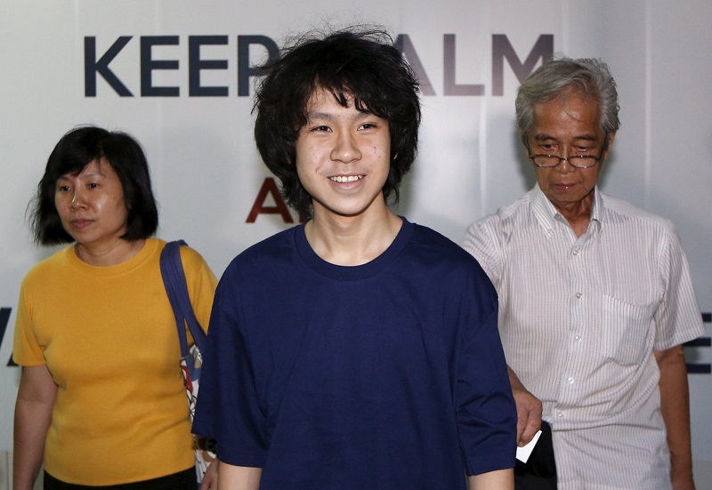 Amos Yee leaves the State Courts with his mother after his trial in Singapore May 12, 2015. u00e2u20acu201d Reuters pic