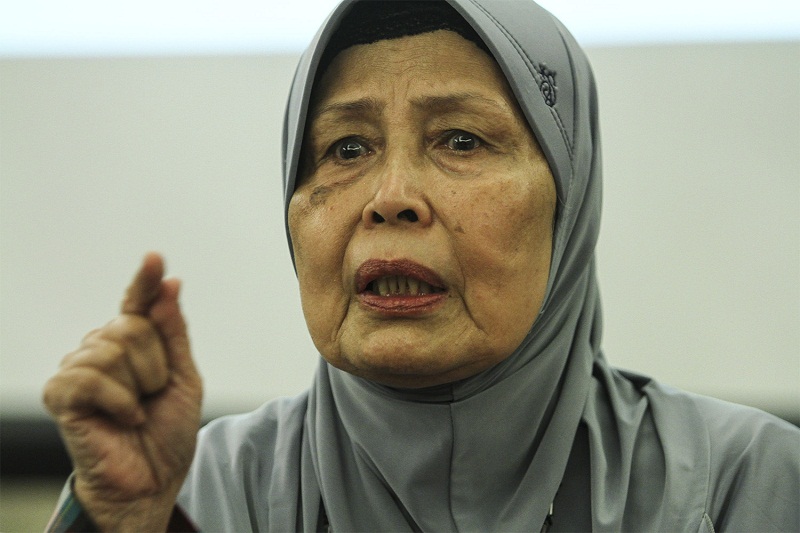 Single mother, Mariam Abdul, speaks to journalists during an interview at the Armada Hotel in Petaling Jaya, on May 19, 2015.