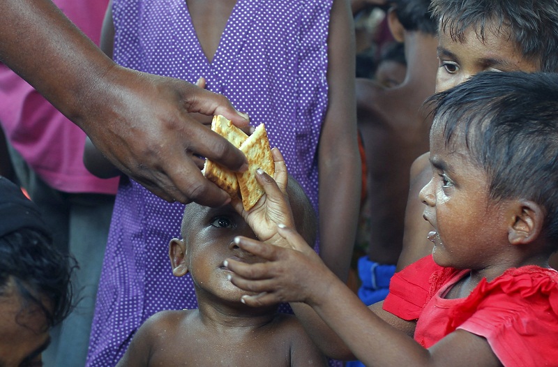 Rohingya migrant children who arrived by boat, receive biscuits from a volunteer at the port of Julok village in Kuta Binje, Indonesiau00e2u20acu02dcs Aceh Province, May 20, 2015. u00e2u20acu201d Reuters pic