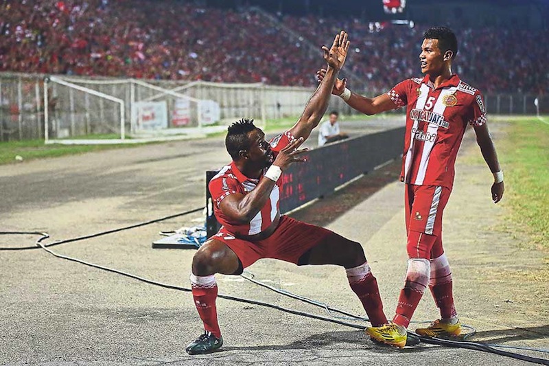 Amutu celebrates his winner against Pahang with Nik Shahrul Azim. The Nigerian only signed for Kelantan last month. u00e2u20acu201d Picture by Hazmin Hussin