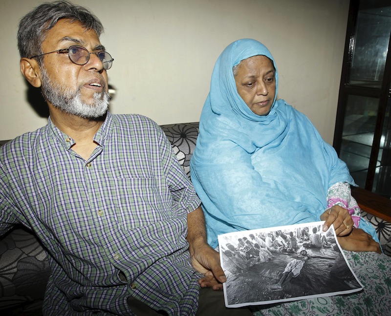 Selina Akhtar (right) and Mohammad Hasanur Rahman, parents of Mohammad Sabbir Hasan, hold a picture during an interview with Reuters in Dhaka May 29, 2015. u00e2u20acu201d Reuters pic
