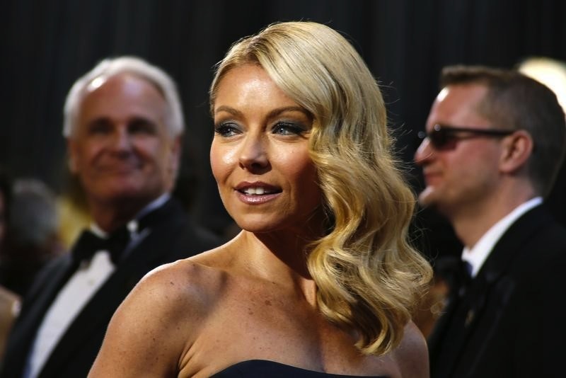 TV personality Kelly Ripa, newsman Thomas Roberts honoured by gay media ...