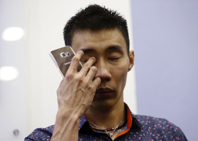 Malaysia's Lee Chong Wei wipes his eye at a promotional event in Kuala Lumpur, April 17, 2015.u00c2u00a0u00e2u20acu201d Reuters pic
